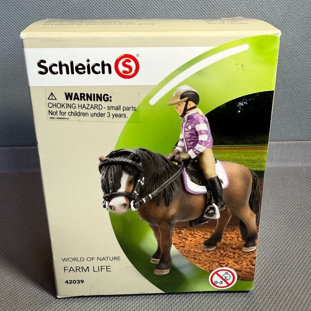 NEW IN BOX SCHLEICH 42039 Girl Rider & English Pony Riding Accessories
RETIRED